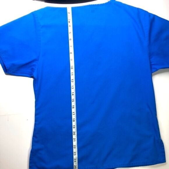 Wonderwink Spread Good Cheer True Blue Scrub Top Short Sleeve, Size (S) - Picture 4 of 6